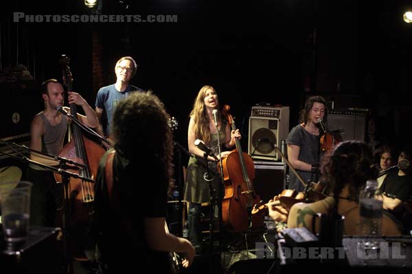 THEE SILVER MT ZION MEMORIAL ORCHESTRA AND TRA-LA-LA BAND - 2008-04-13 - PARIS - La Maroquinerie - 